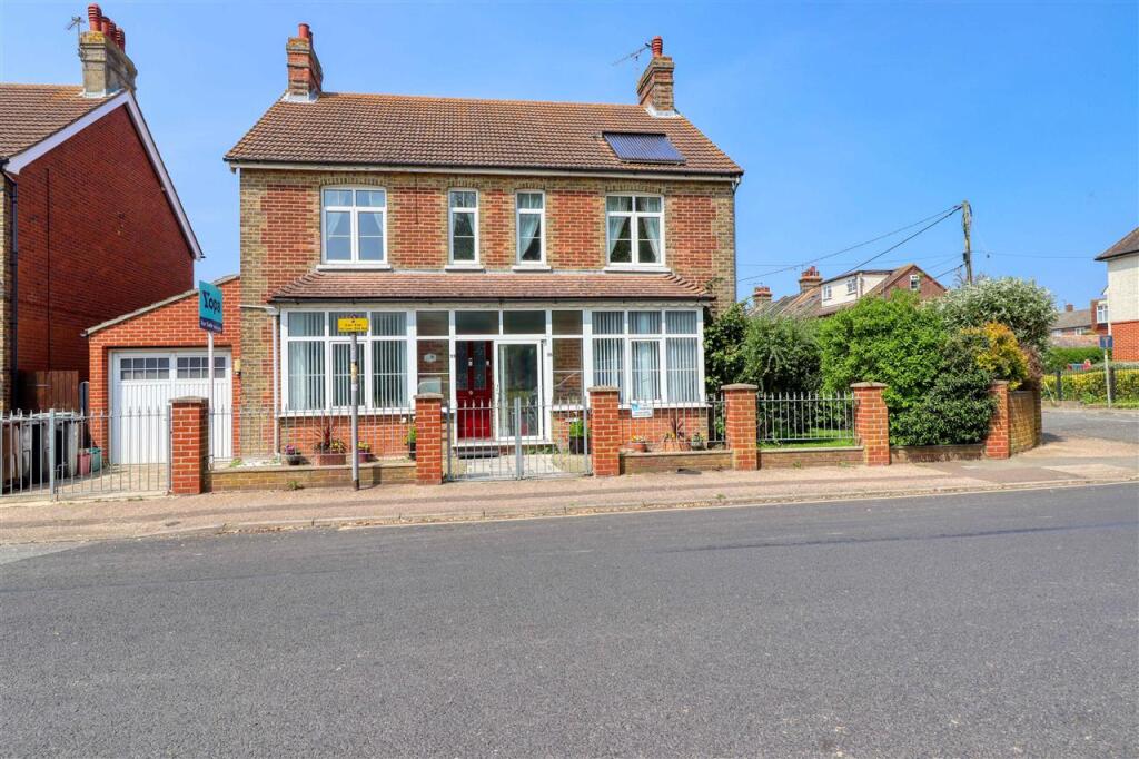 4-bed detached on Naze Park Road, Walton on the Naze, £430,000