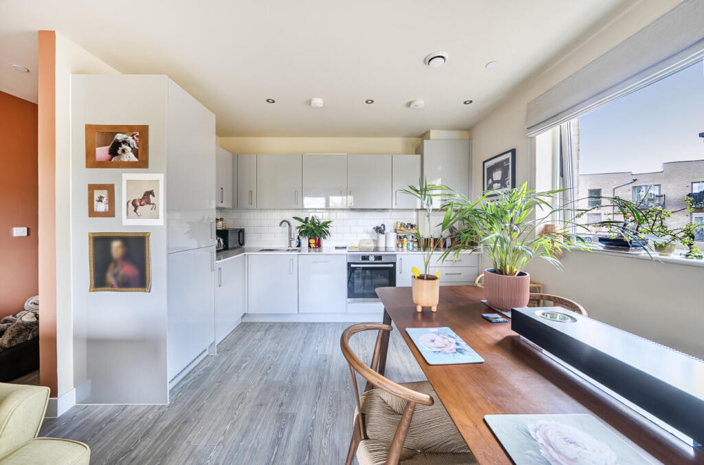 Apartment in Oxford, Barton Park, Oxfordshire - View 3