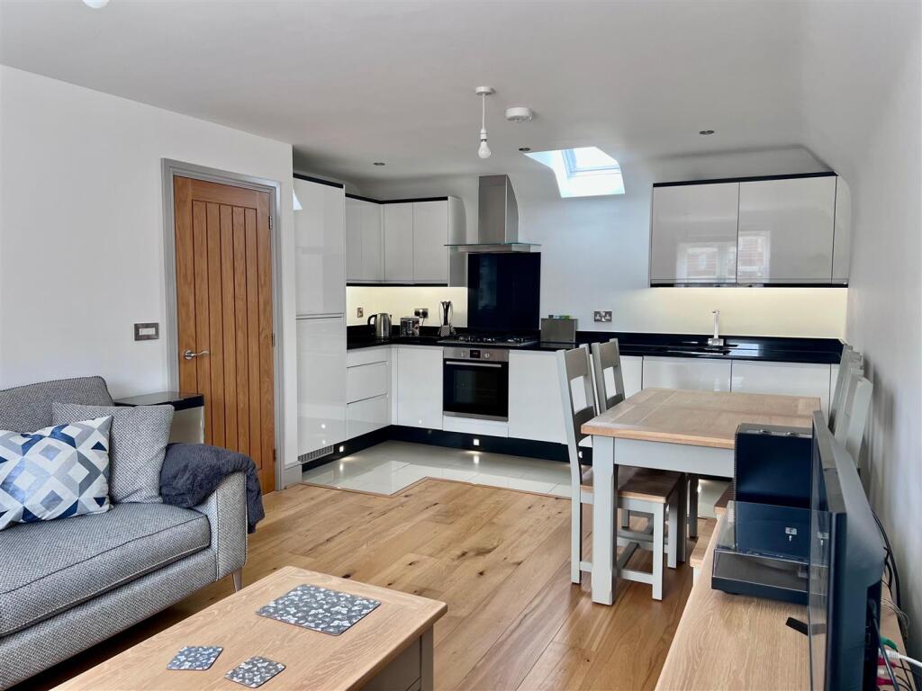 House in Stratford-on-Avon, Stratford-upon-Avon - More