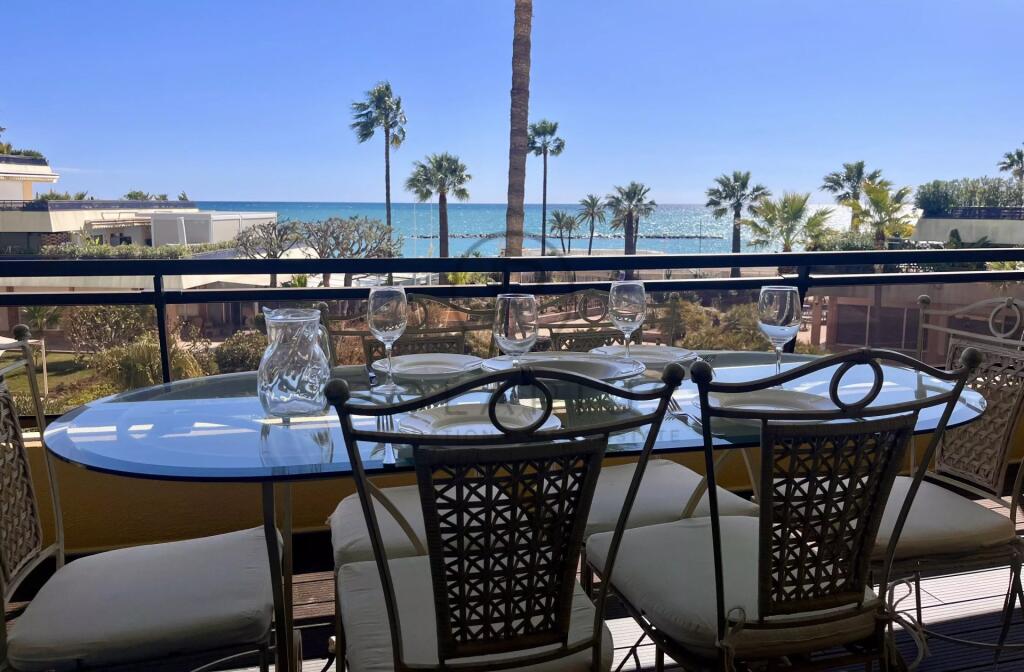 Main image of property: Provence-Alps-Cote d`Azur, Alpes-Maritimes, St-Laurent-du-Var