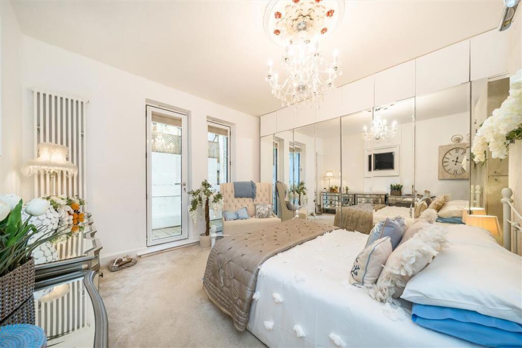 Apartment in London - View 5