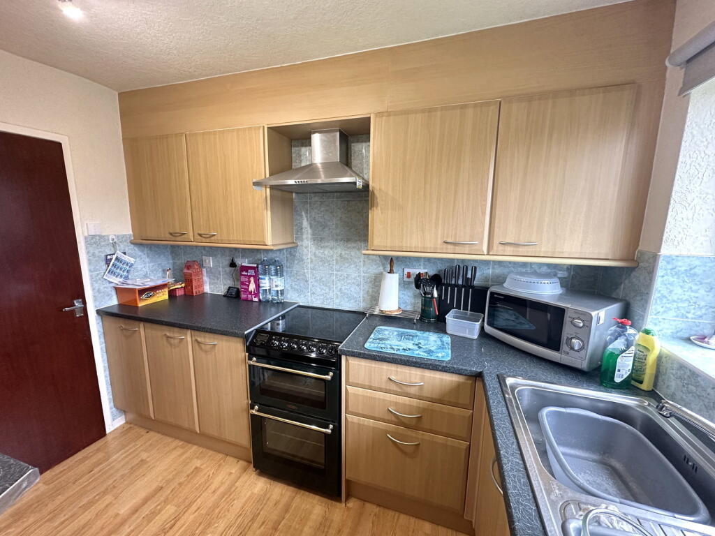 6 Helston Drive, Royton, Oldham, OL2 6JS photo 4