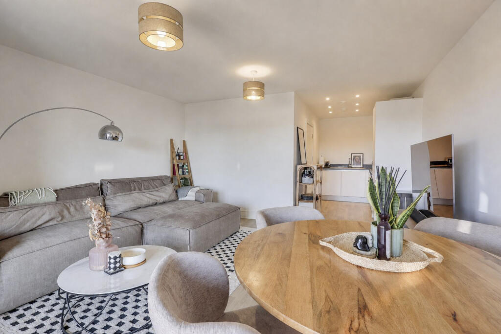 1-bed flat on Thomas Blake Avenue, Southampton, SO14, £180,000