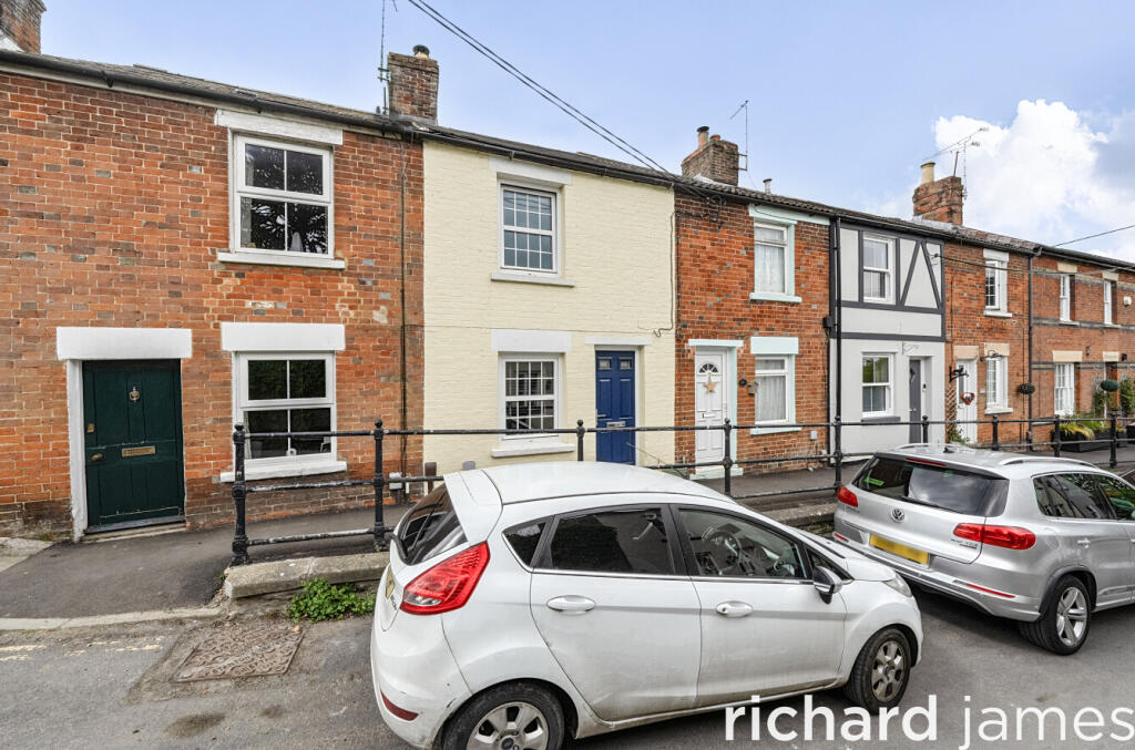 2-bed terraced on Wood Street, Royal Wootton Bassett, Royal Wootton Bassett, SN4, £220,000