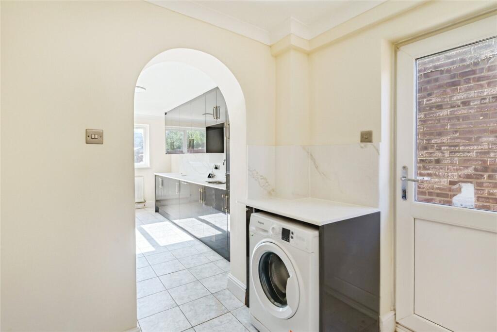 House in Horsham, Southwater - View 5