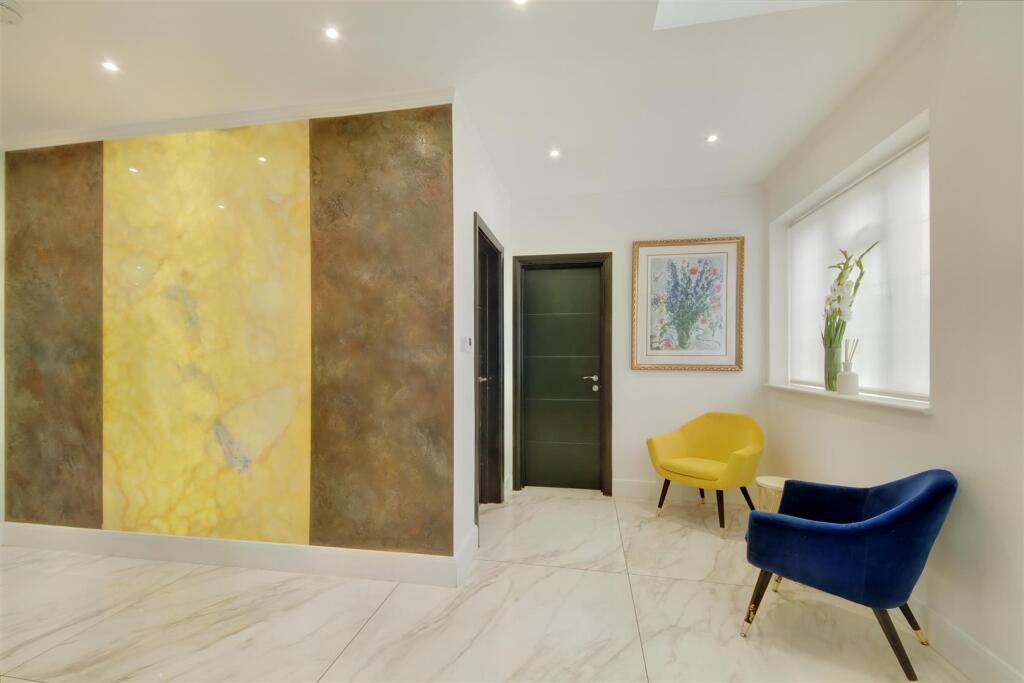 House in Watford - View 5