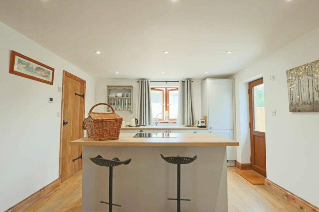 1 bedroom cottage for rent