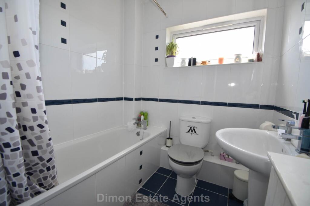 Apartment in Gosport, Hampshire - View 4
