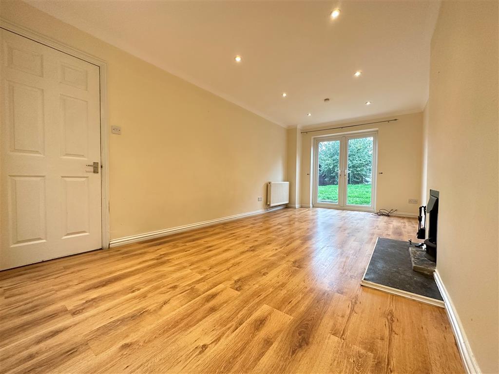 Spring Hills, Harlow photo 2