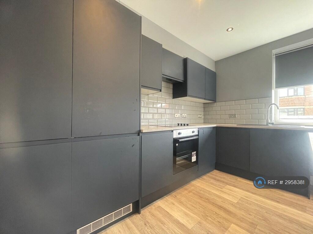 Apartment in Doncaster - View 3
