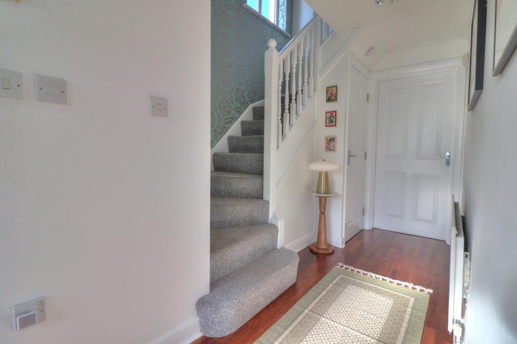 Craigmillar Place, Glasgow, G69 photo 4