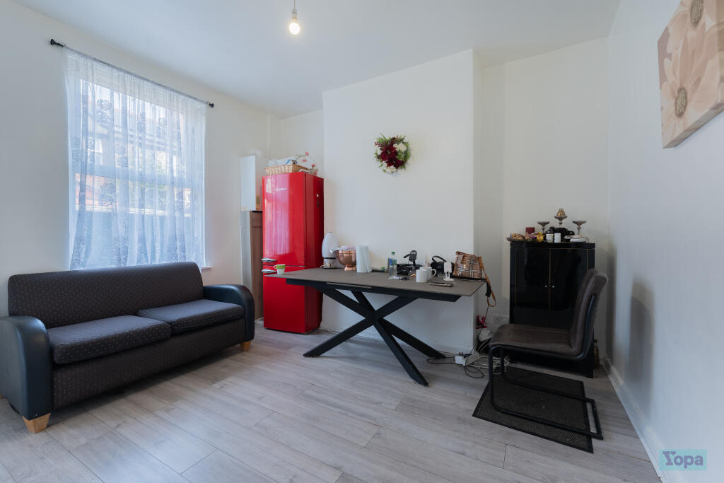 House in Wirral, Liverpool City Region - View 4