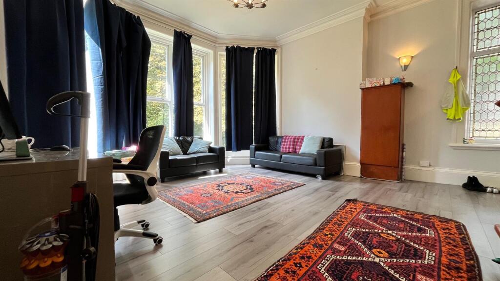 Apartment in Leeds, Headingley Hill, Headingley - View 2