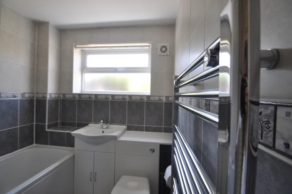 Apartment in Southend-on-Sea - View 5