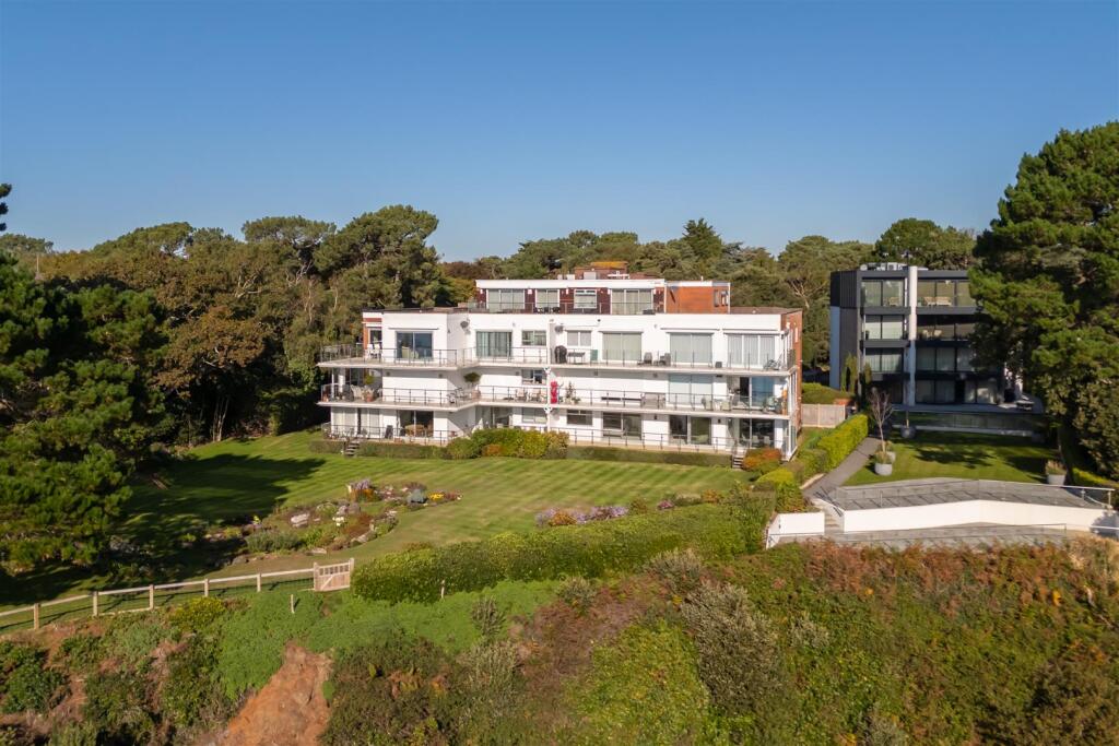 Martello Park, Canford Cliffs photo 4