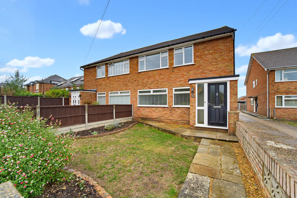 2-bed flat on Junction Road, Ashford, £300,000