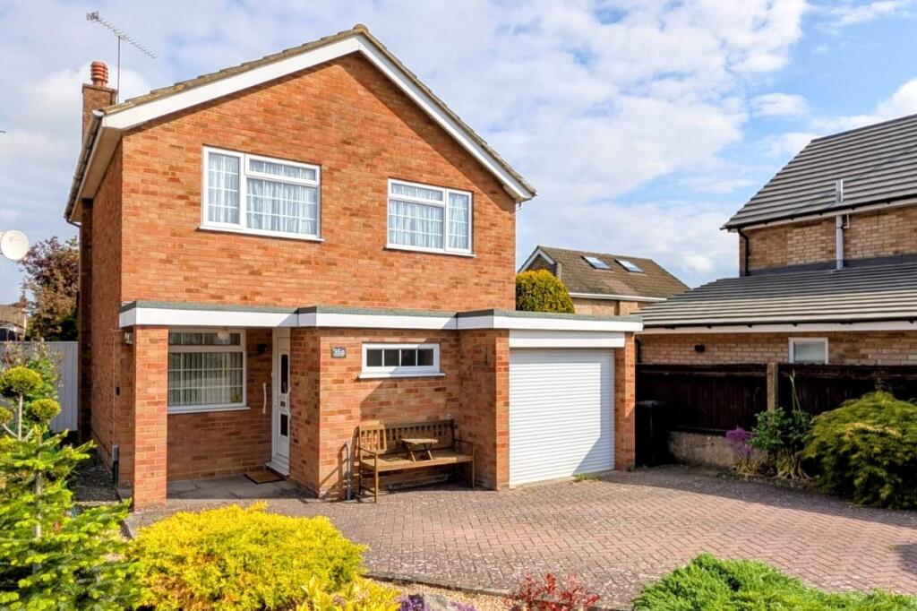 Main image of property: Lambs Close, Dunstable, Bedfordshire, LU5