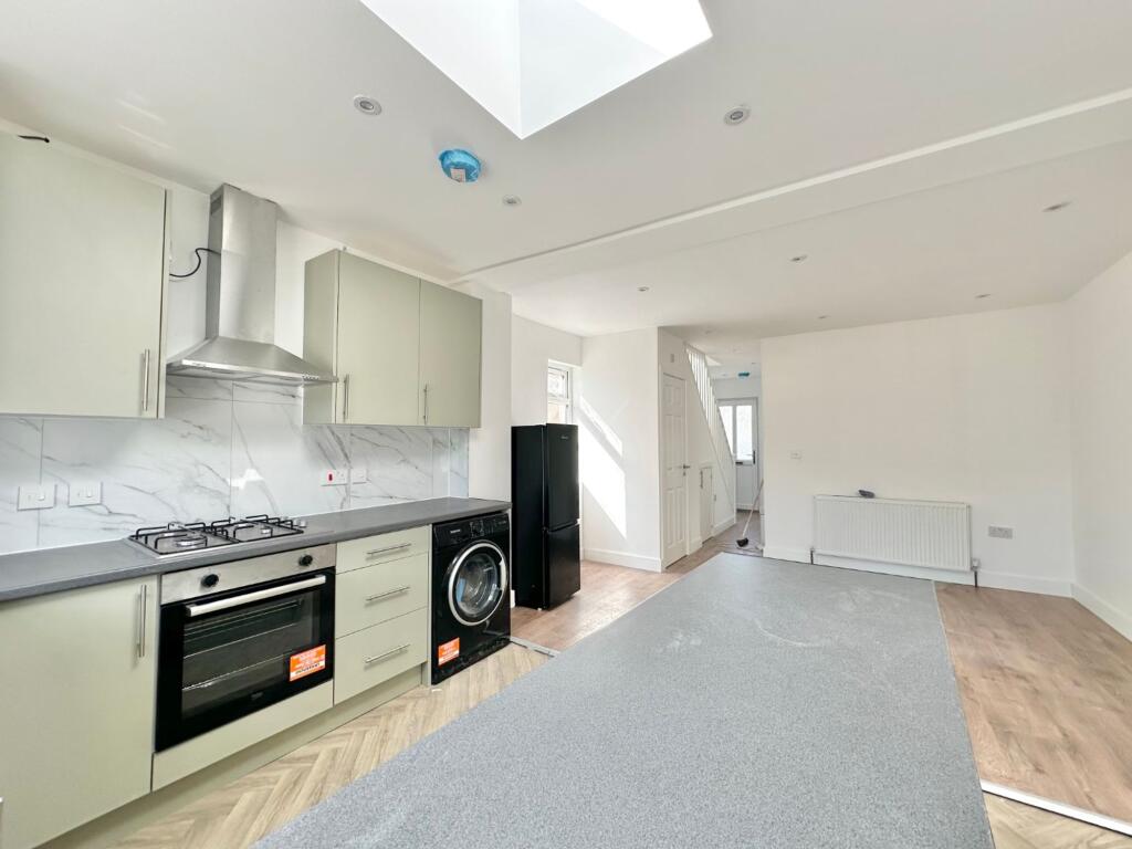 Main image of property: Eighth Avenue, Luton, LU3