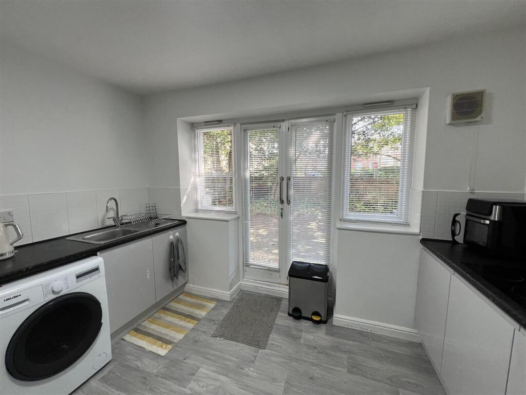 Rosebay Court, Darlington photo 4