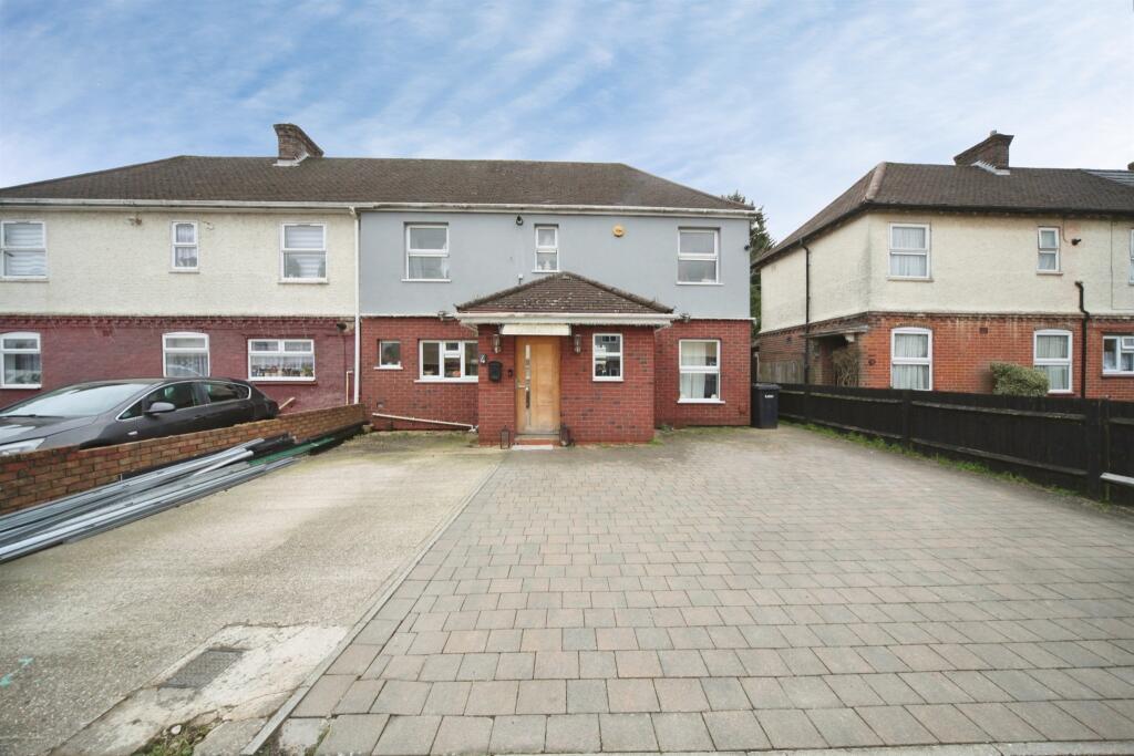 Main image of property: Dellcot Close, Luton