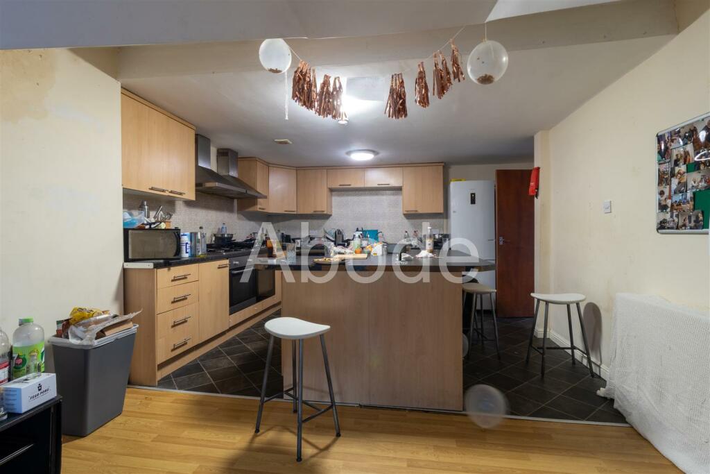 8 bedroom house for rent