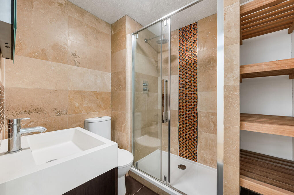 Apartment in London - View 3