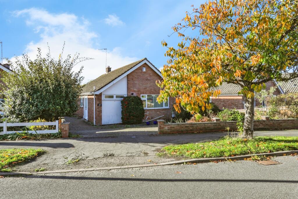2-bed detached on Abbot Road, Bury St. Edmunds, £315,000