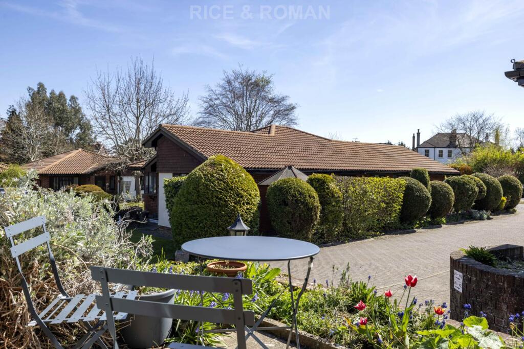 Oakmead Green, Epsom photo 2