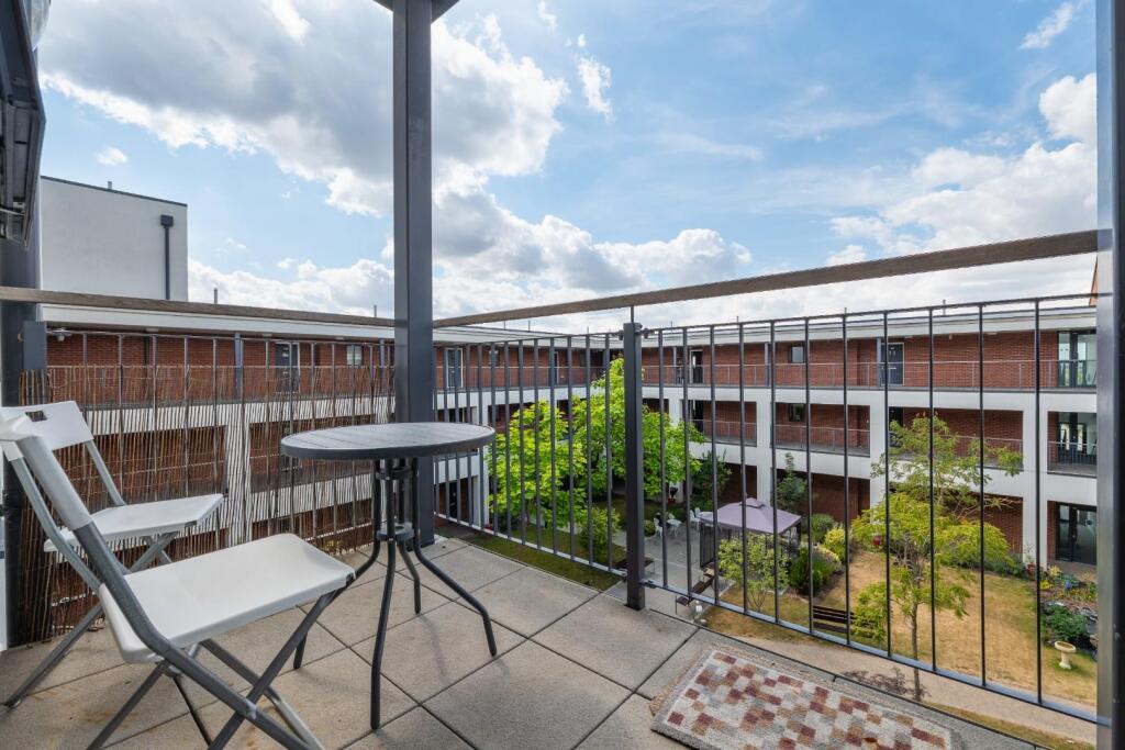 Apartment in Warwick, Milverton, Royal Leamington Spa - View 4