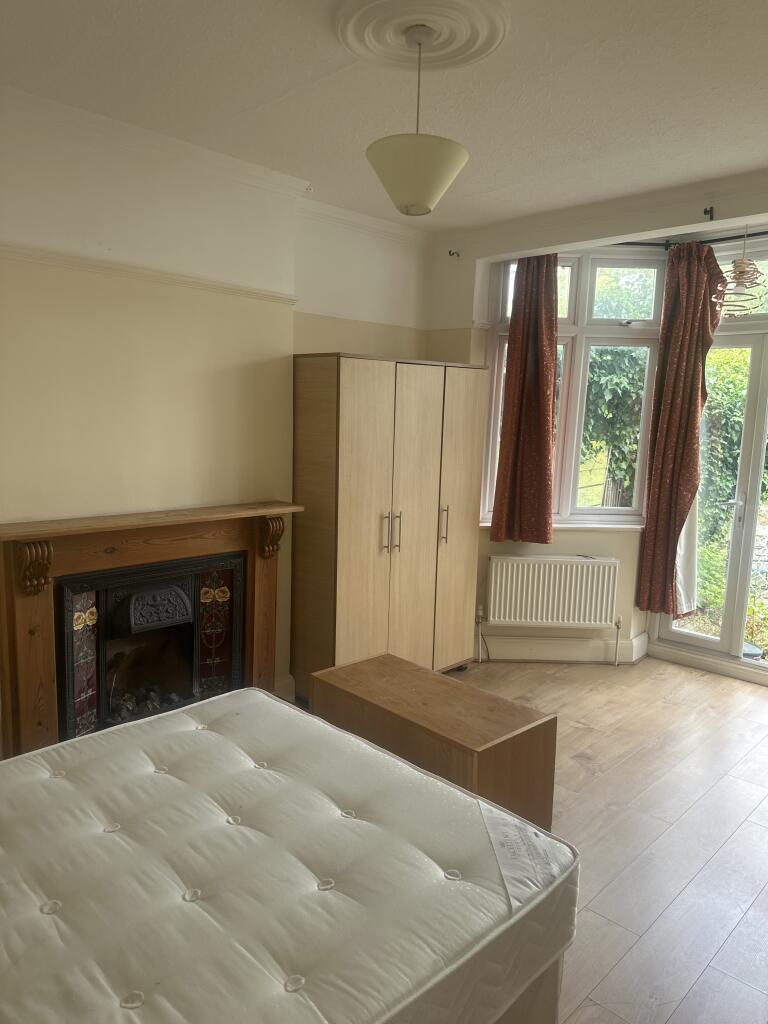 House in London - View 3