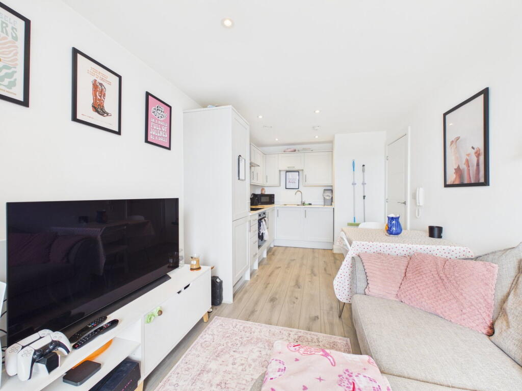Apartment in Worthing, West Sussex - View 5
