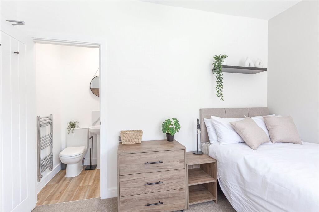 6 bedroom terraced house for rent