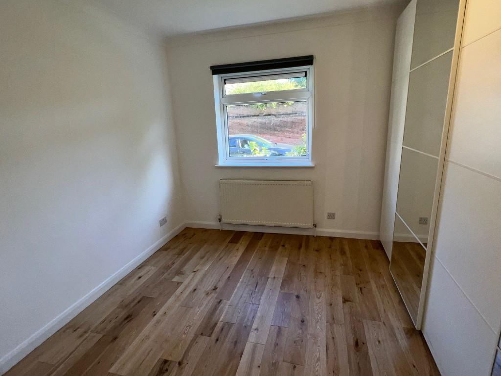 Apartment in Kingston upon Thames - View 5