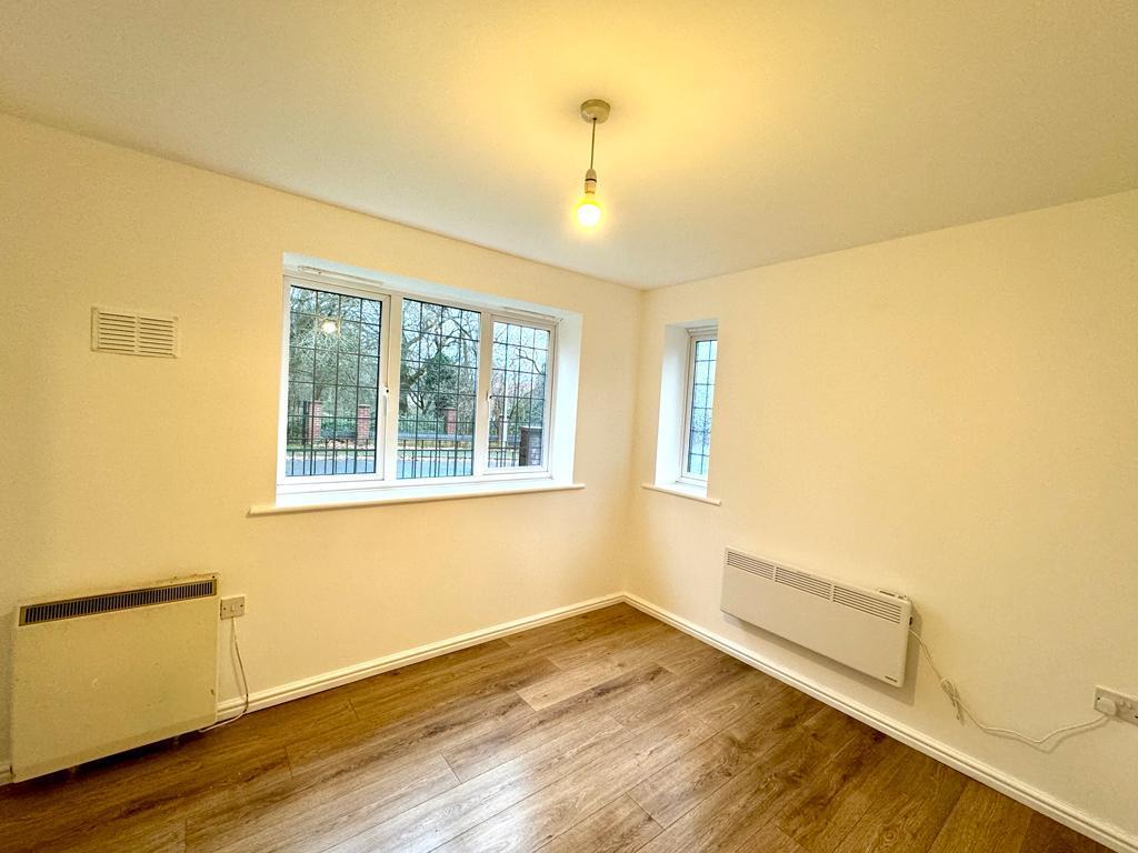 Apartment in Manchester, Newall Green - View 4