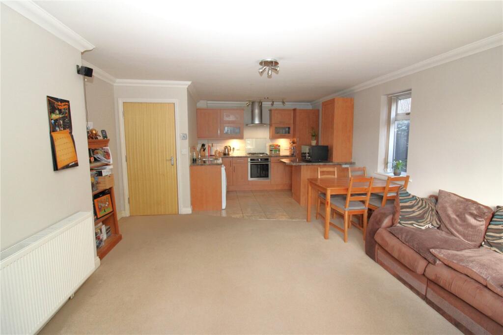 Apartment in Fareham, Hampshire - View 4