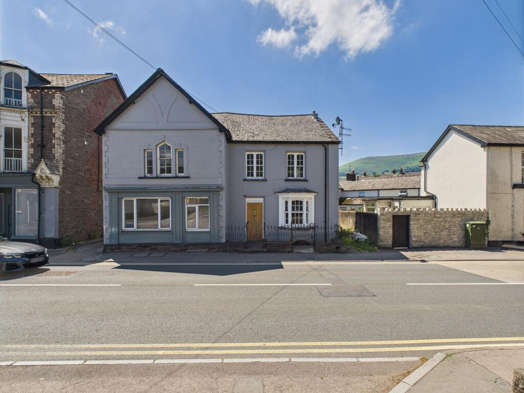 1-bed flat on 26 Brecon Road, NP7, £120,000
