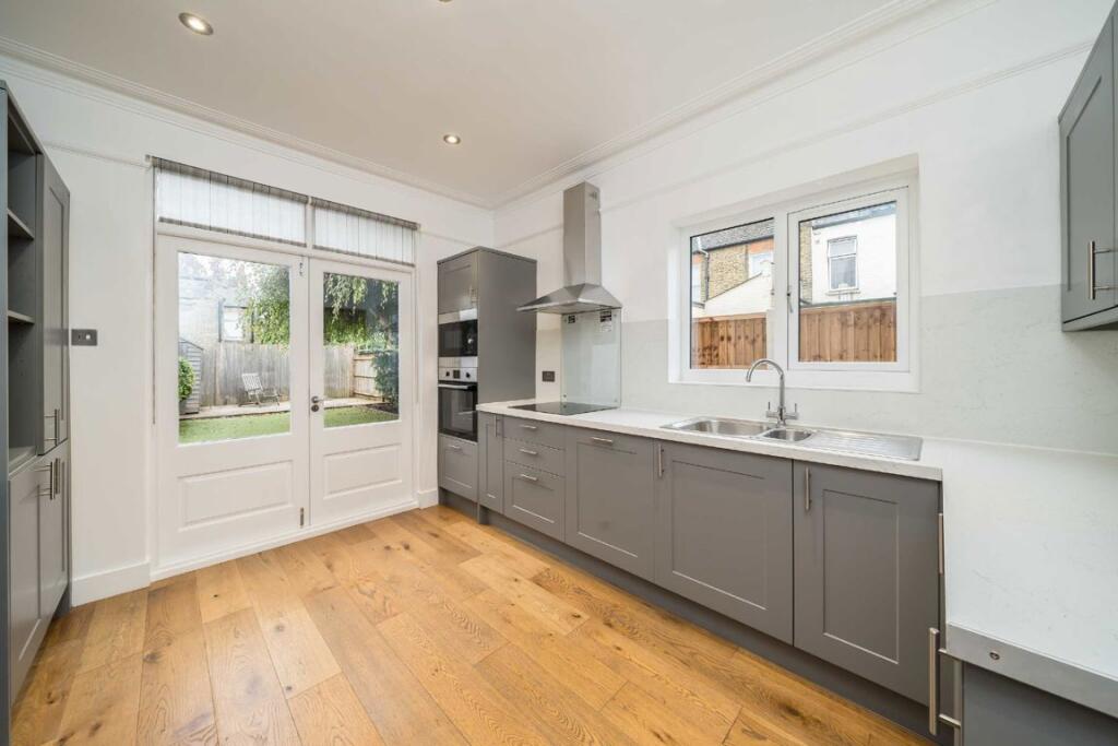 House in London - View 3