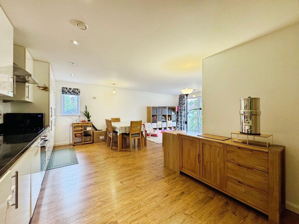 Apartment in London - More