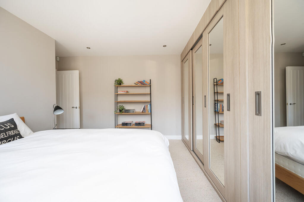 Apartment in London - More