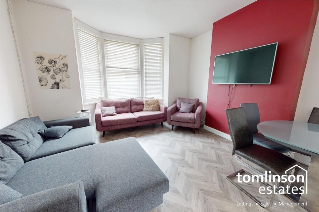 45, Rothesay Avenue photo 2