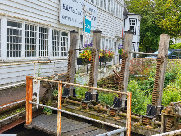 Feature Original Sluice Mechanism