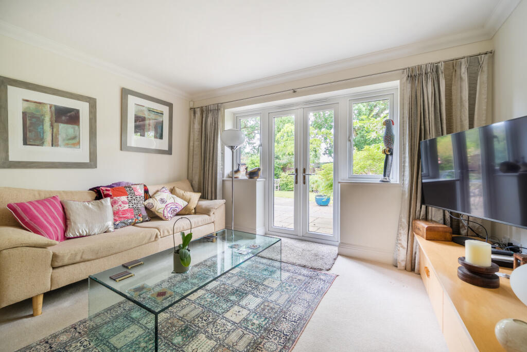 Hesketh Close, Cranleigh, GU6 photo 4