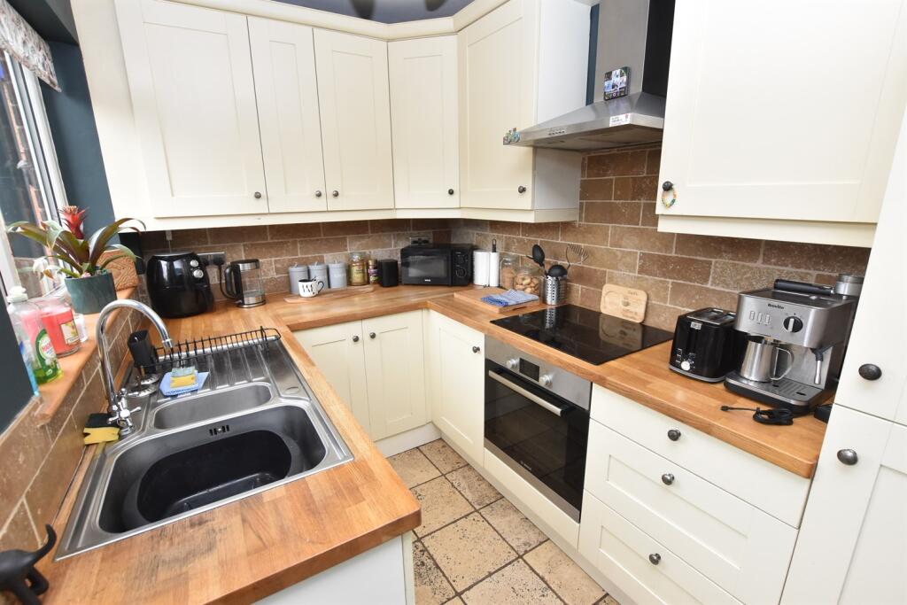 Oak Tree Road, NG17 - More