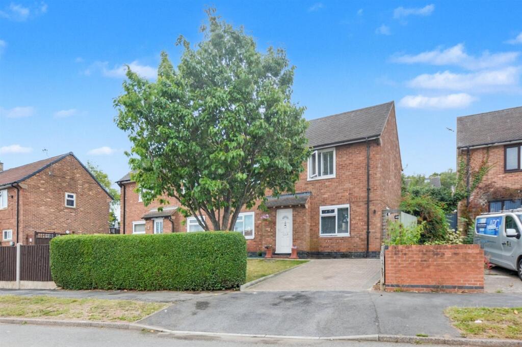 3-bed semi-detached on Wood Avenue, Sandiacre, Nottingham, £245,000