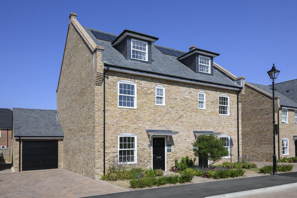 4-bed semi-detached on Lorimer Avenue, 
Alfold Road, 
Cranleigh, 
GU6 8WQ, £690,000