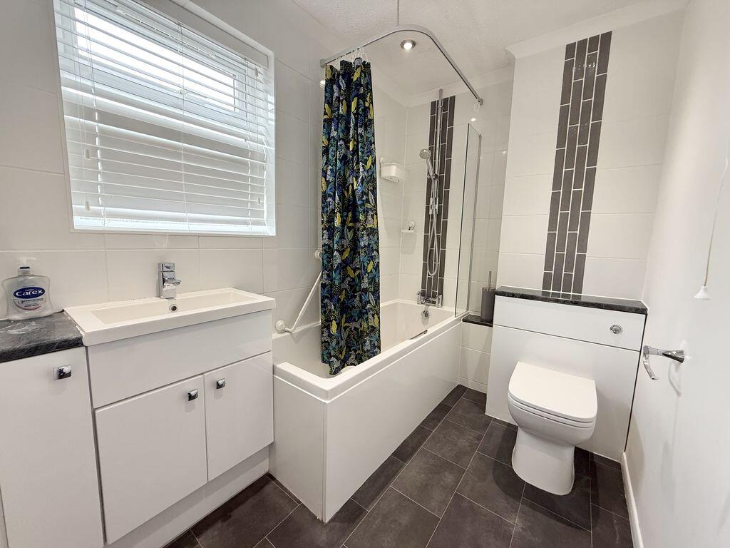 House in Stoke Mandeville, Buckinghamshire - View 4
