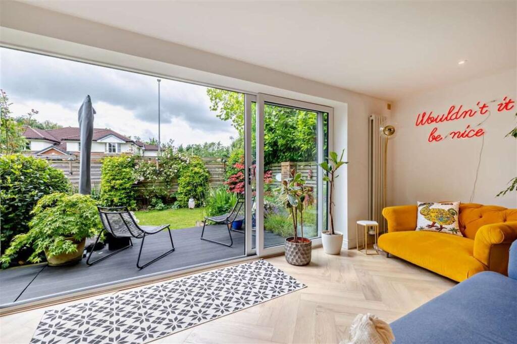 Chestnut Close, Wilmslow, SK9 photo 2