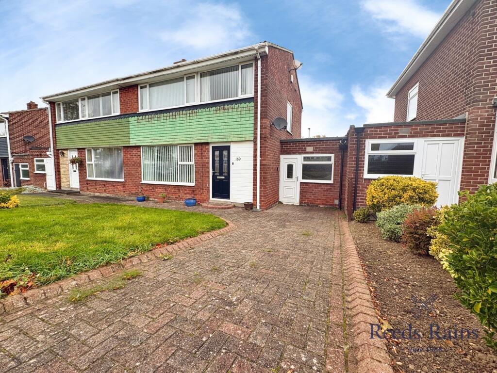 3-bed semi-detached on Hillhead Parkway, Newcastle upon Tyne, Tyne and Wear, NE5, £175,000