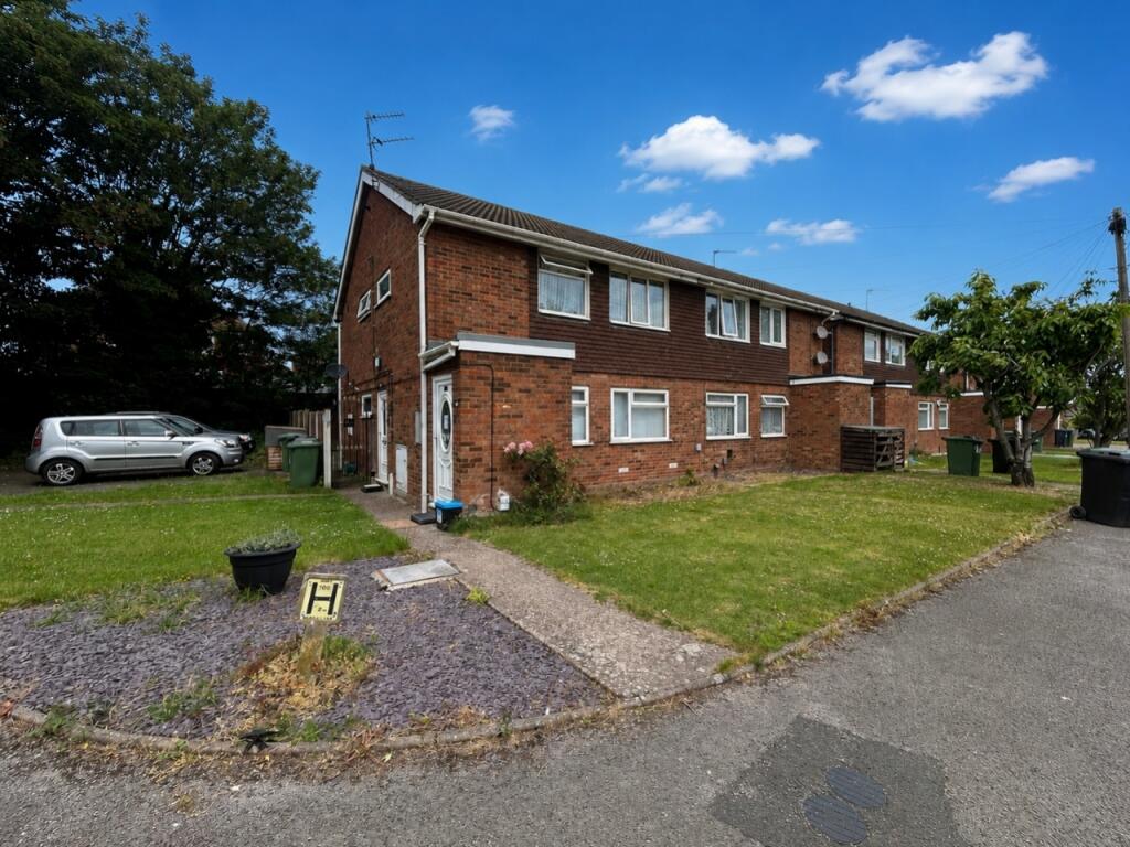 2-bed flat on Brunslow Close, Willenhall, West Midlands, WV13, £60,000