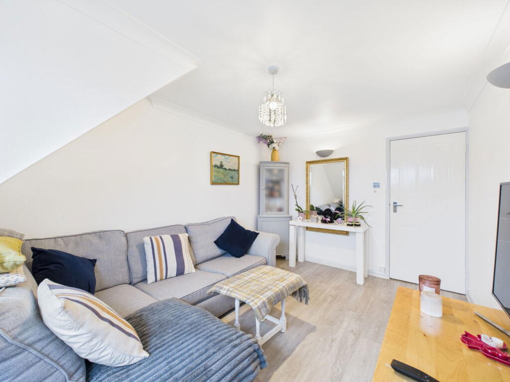 Apartment in Worthing, West Sussex - View 4